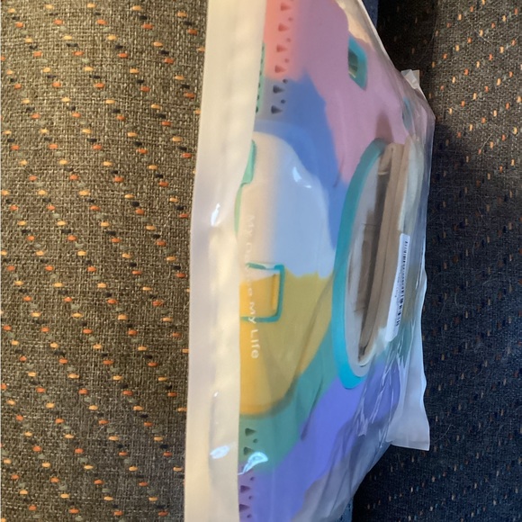 Galifcare Case Cover for iPad Pro, Multi-colored. NWTS, (6.25x8.5 approx) - Picture 3 of 5